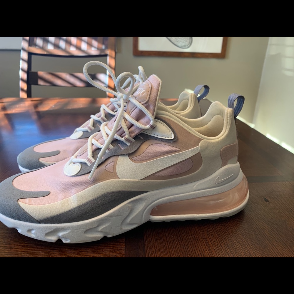 Women’s Size 9 Nike Air Max 270 React